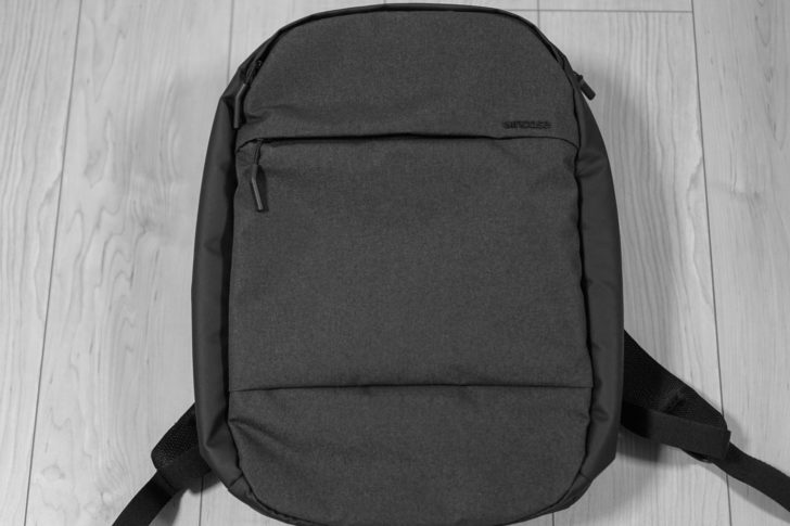 Apple公認のシンプルかつ機能的なバックパック INCASE City Collection Compact BackPackを購入！